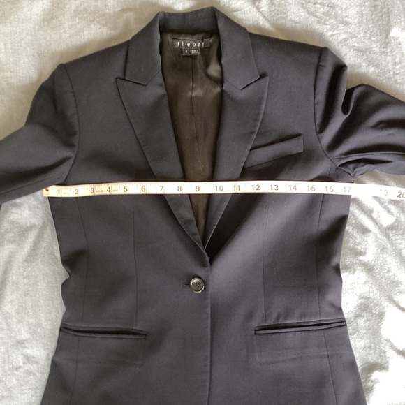 **SOLD** Theory wool Gabe B blazer, dark blue - Picture 7 of 15
